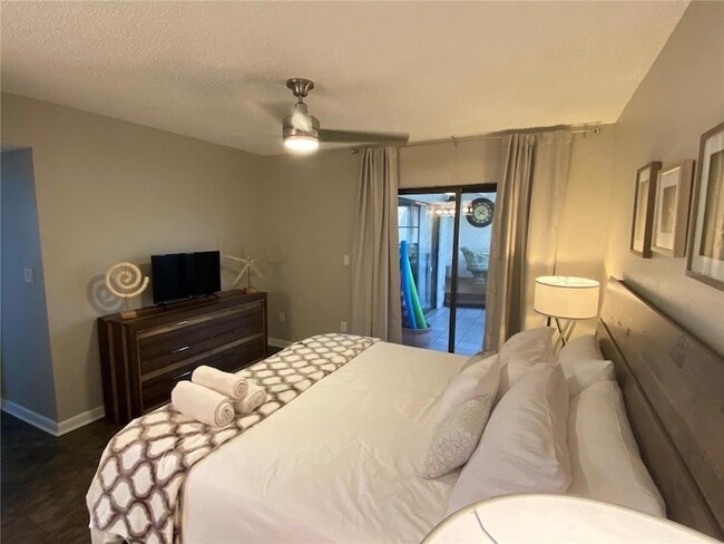 Building Photo - 2587 Cyprus Dr