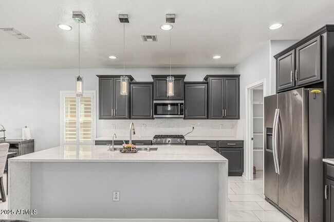 Building Photo - 10827 W Bronco Trail