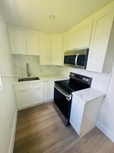 Building Photo - 905 SW 13th Ct