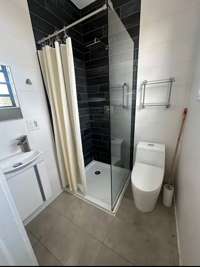 Unit 306 - 1144 E Grand St