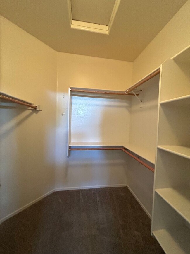 Building Photo - Move in READY! Perfect 3 bed/ 2 bath home ...