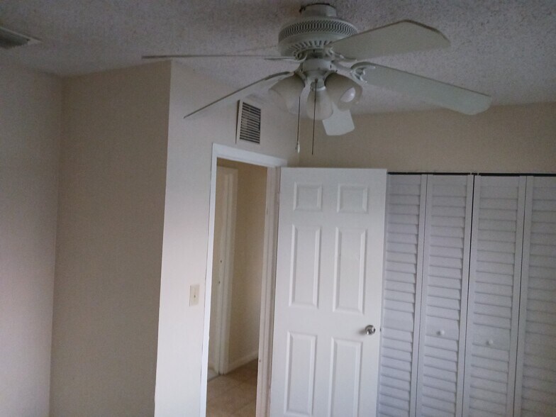 Building Photo - 2000 NW 27th St