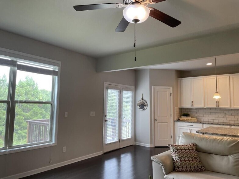 Building Photo - 2415 Matlin Way