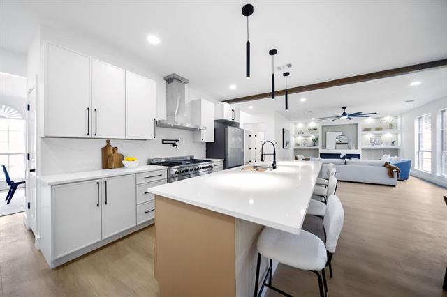 Building Photo - 7505 Larchmont Dr