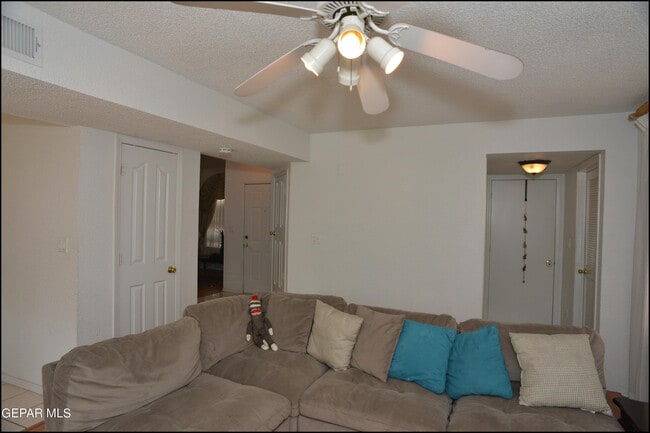 Building Photo - 7528 Luz De Lumbre Ave