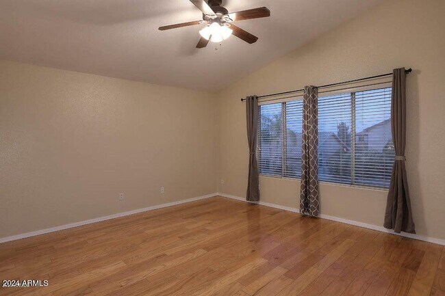 Building Photo - 7931 W Rose Garden Ln