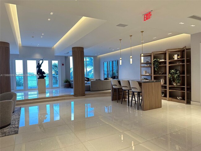 Building Photo - 888 Brickell Key Dr