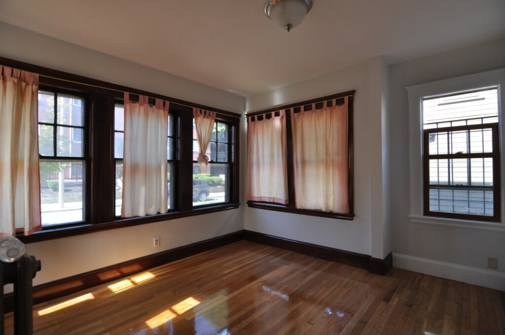 Building Photo - 202 Calumet St