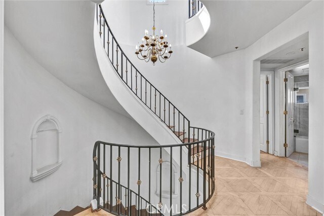 Building Photo - 309 N Almont Dr