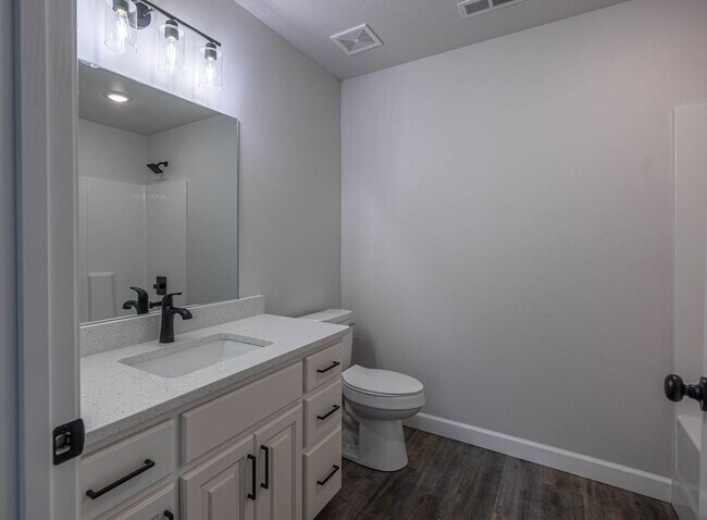 Building Photo - 369 SE 95th Rd