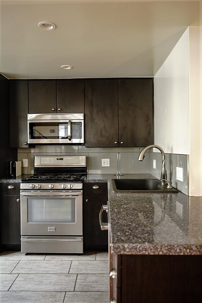 Kitchen - 31 N Venice Blvd