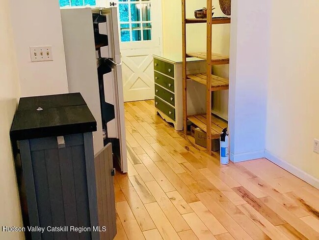 Building Photo - 2 Huguenot St