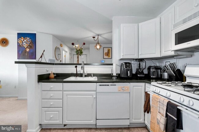 Building Photo - 1066 Gardenview Loop