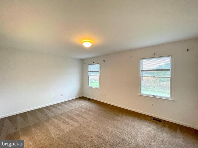 Building Photo - 44994 Serenity Farm Ln