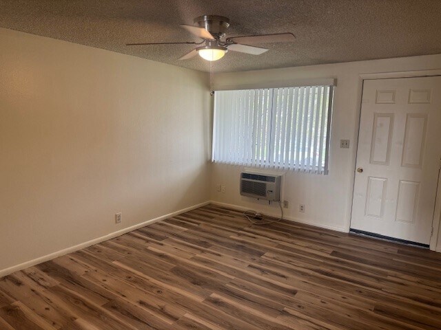 Building Photo - 1123 S Graff Cir