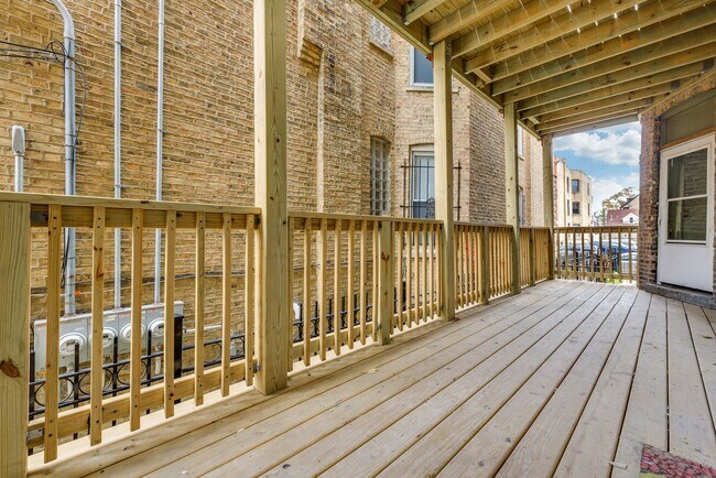 Building Photo - 2606 W Le Moyne St