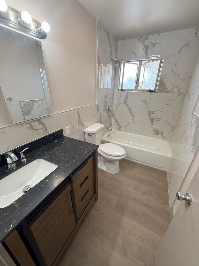 Building Photo - 519 Linwood Ave