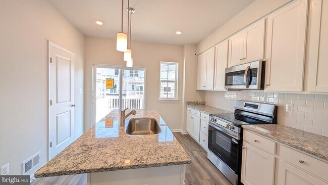 Building Photo - 413 SILVER BIRCH Dr