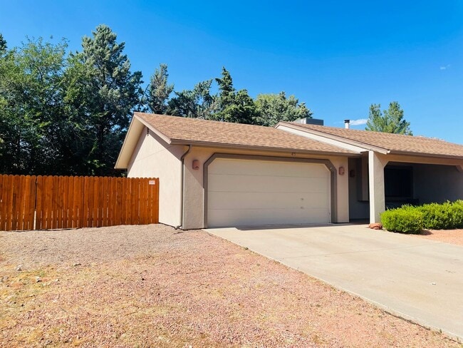 Building Photo - Single family home in the Village of Oak Creek