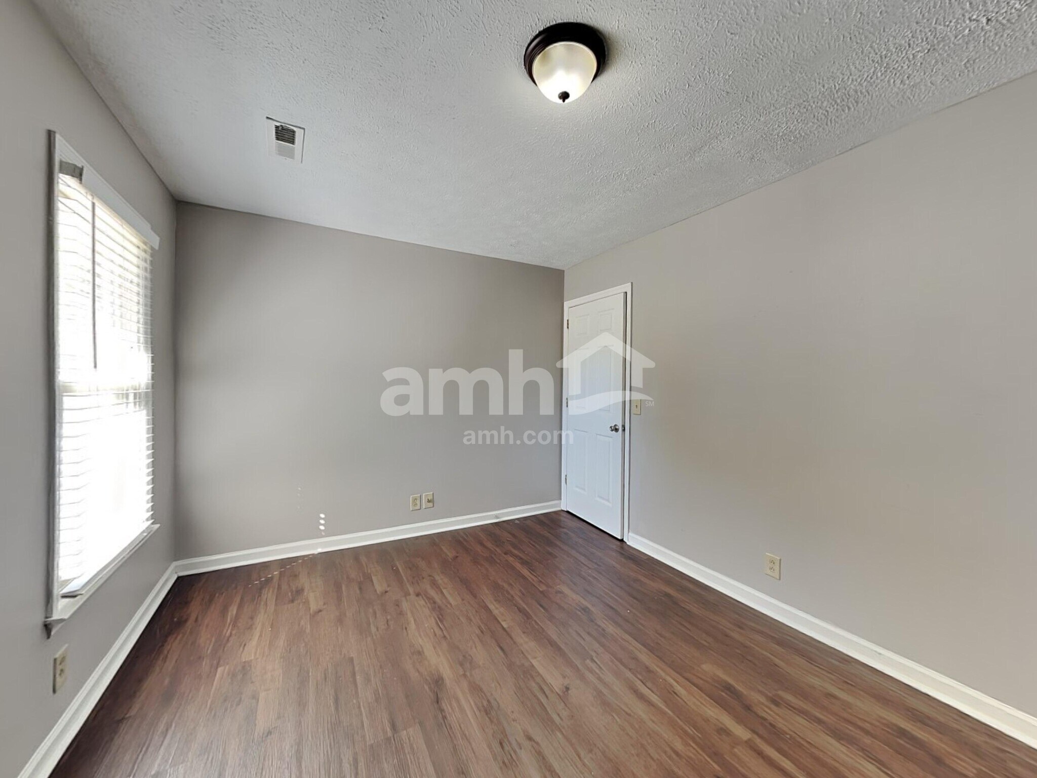 Building Photo - 7303 Clearview Dr