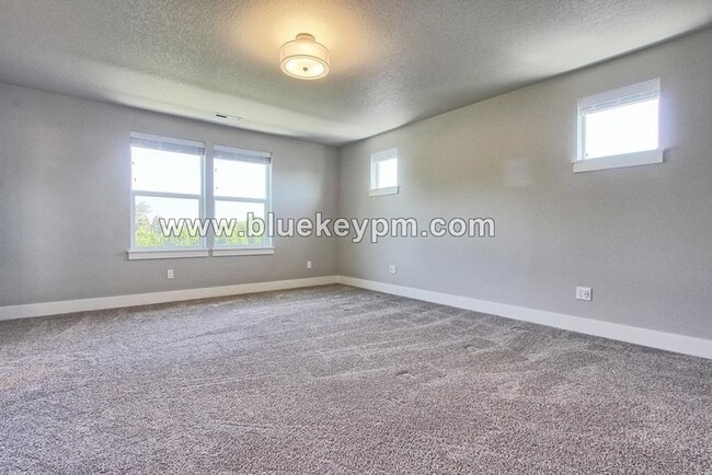 Building Photo - 4 Bed, 3 Bath Home in Walnut Grove Near An...