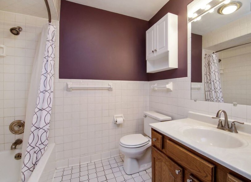 Bathroom 1 - 2650 Brookwood Way Dr