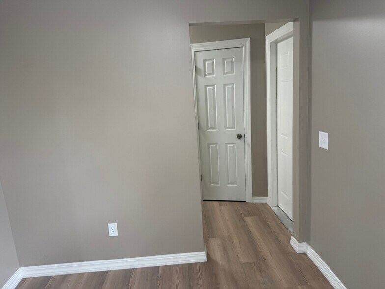 Building Photo - 1615 Lawton Ave