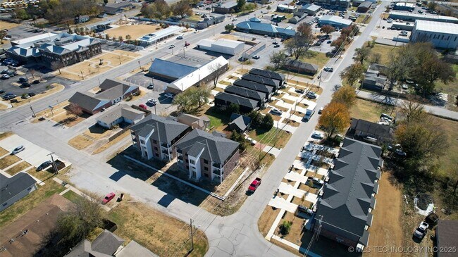 Building Photo - 112 W 2nd St