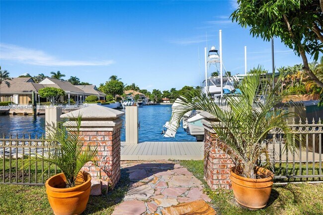 Building Photo - 70 Bay Colony Ln