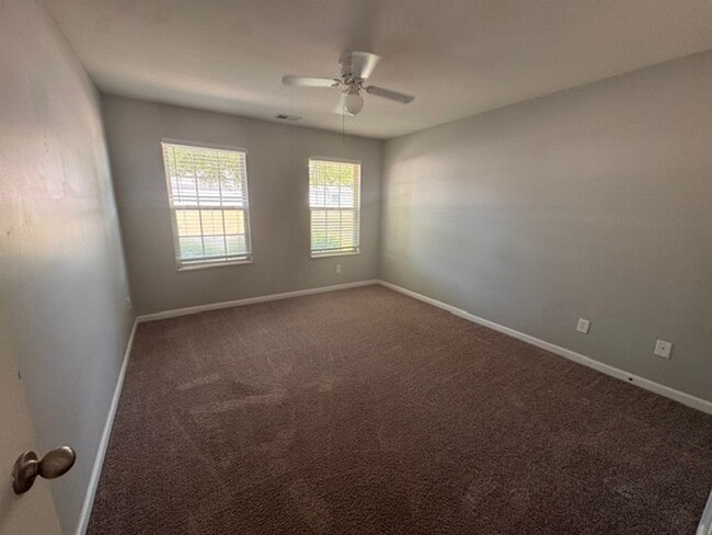 Building Photo - 333 Linman Dr