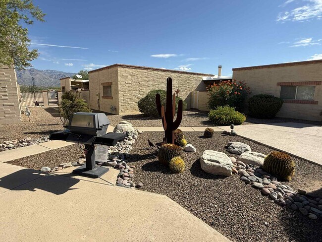 Building Photo - 8141 E Daniella Cir