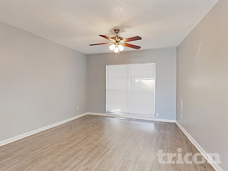 Building Photo - 603 Ephrata Dr