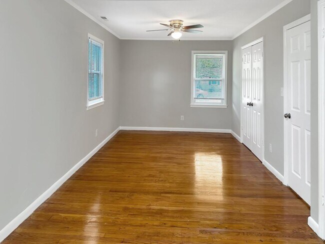 Building Photo - 120 Eastway Ln