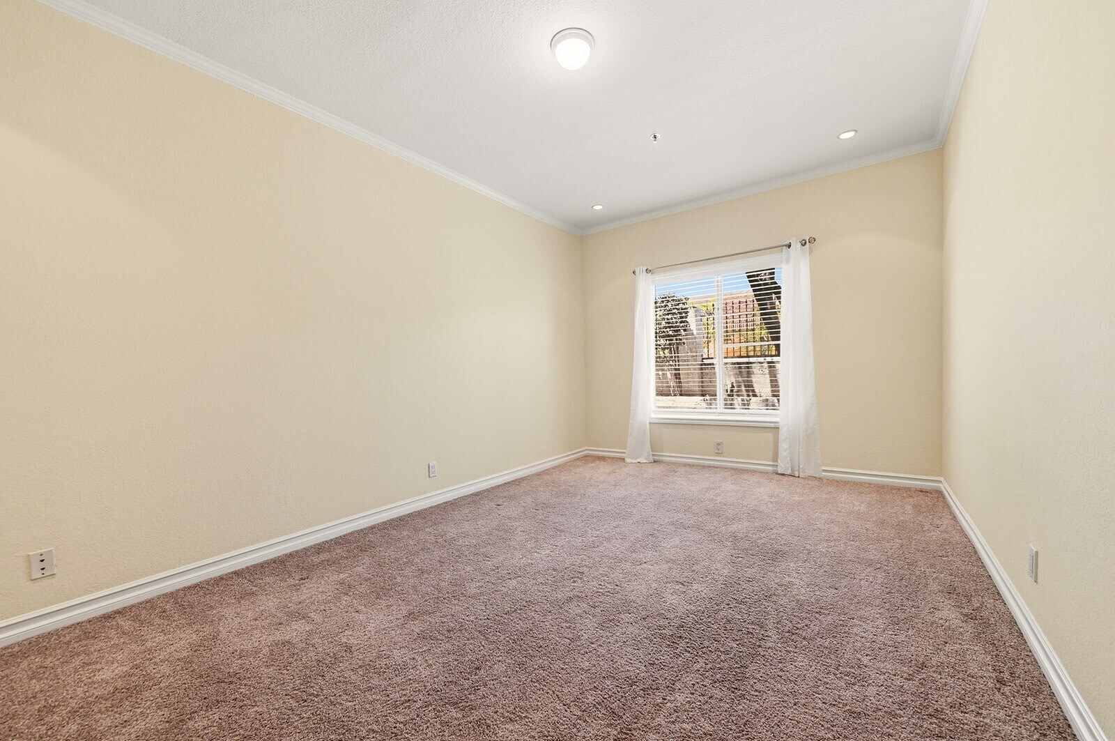 Building Photo - 300 N El Molino Ave