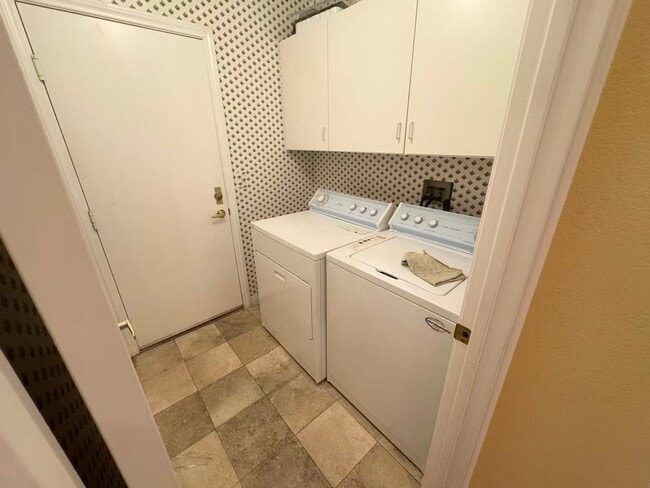 Building Photo - Charming single-story house with 3 beds and 2 baths