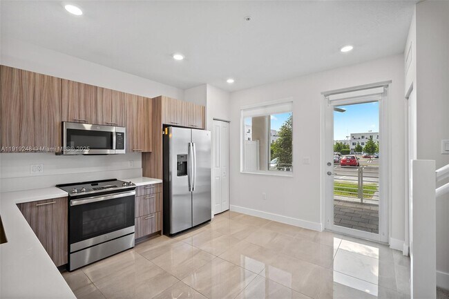 Building Photo - 10270 NW 66th St