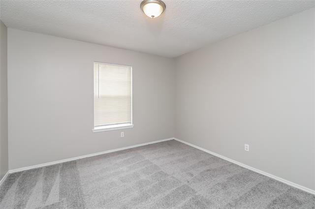 Building Photo - 305 Arbor Glen Dr