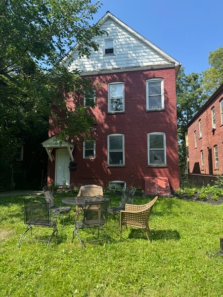 Building Photo - 238 11th St