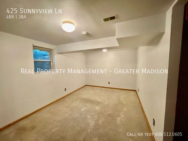 Building Photo - 425 Sunnyview Ln