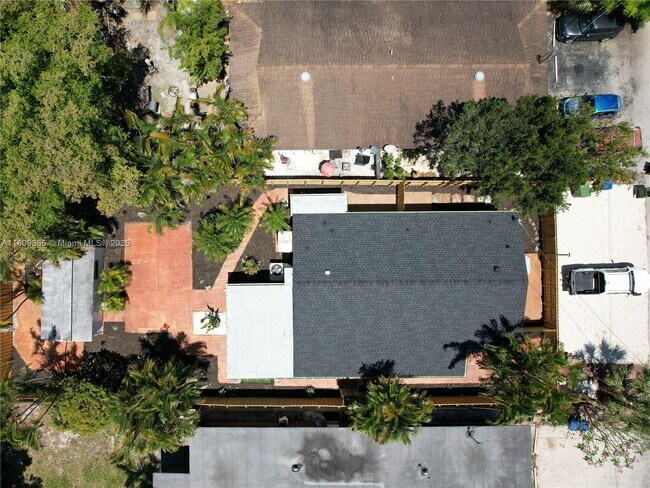 Building Photo - 907 SW 15th Terrace