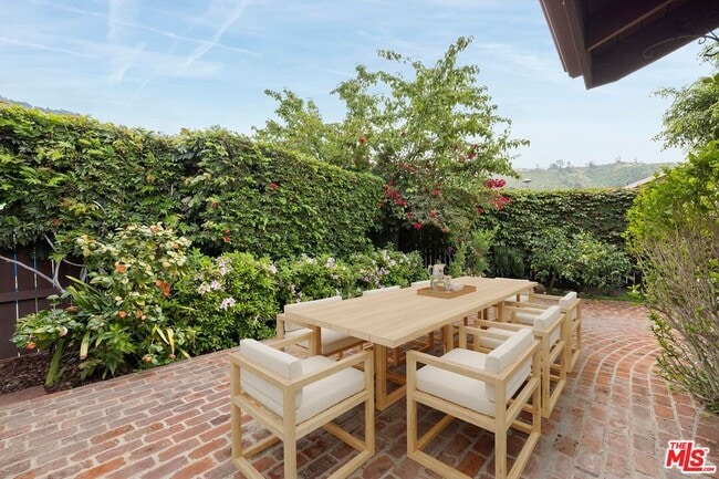 Building Photo - 1329 Avenida de Cortez