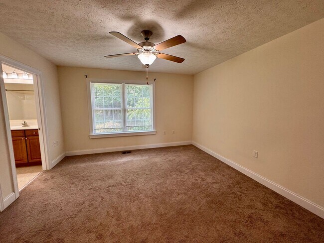 Building Photo - Townhouse for Rent in Spring Oaks!