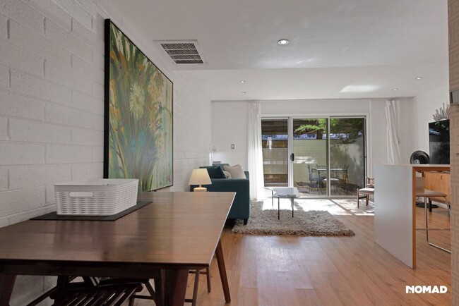 Building Photo - Charming 2BR Townhome in Scottsdale