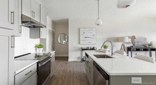 Building Photo - 3 Hudson W Dr