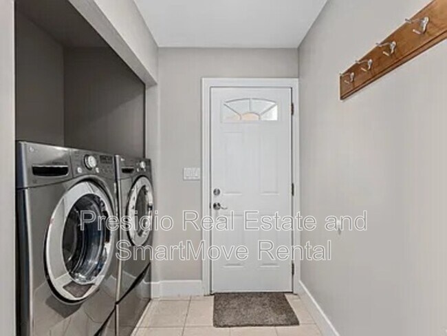 Building Photo - 10927 S Lostwood Dr