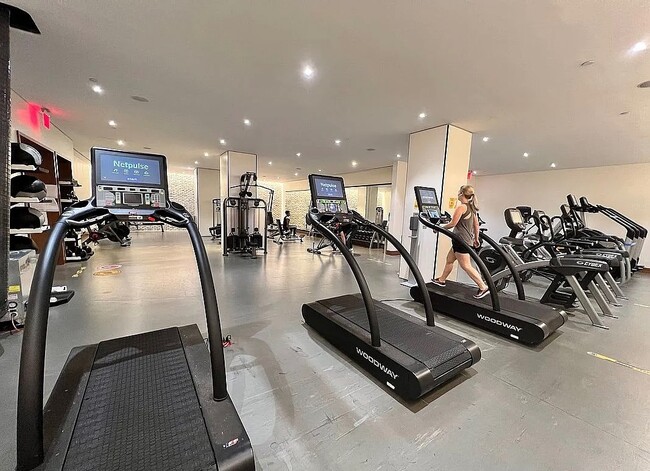 Building Photo - 550 Vanderbilt Ave