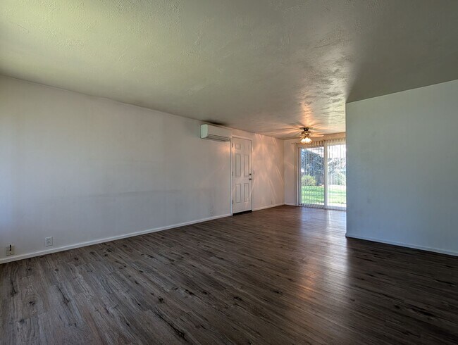 Building Photo - Great 3-Bed/1-Bath Home In Santa Clara Area!