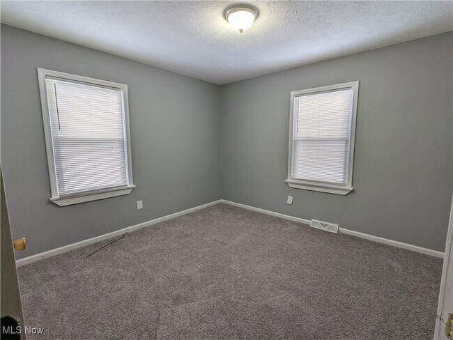 Building Photo - 16401 Home Ave