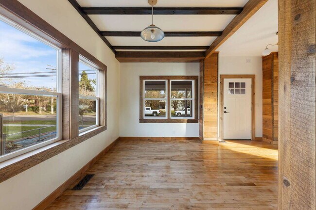 Building Photo - 3 Bedroom, 2.5 Bathroom CUSTOM HOME