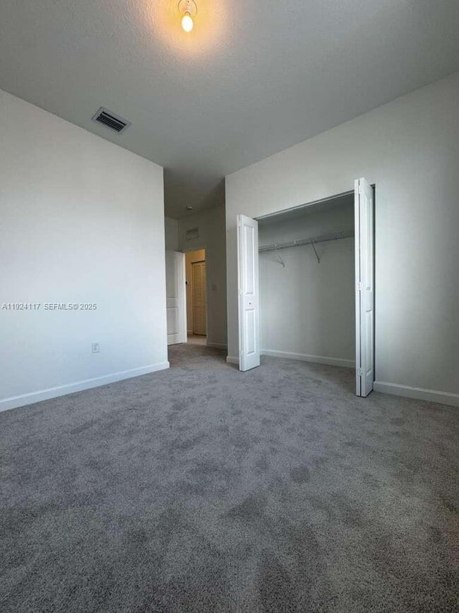 Building Photo - 632 SE 14th Ct